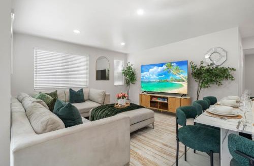 La Mesa House | Entire Private House Ranch-Style w Gated Yard, Parking, 4 Bedroom 3 Bathrooms, Available Now