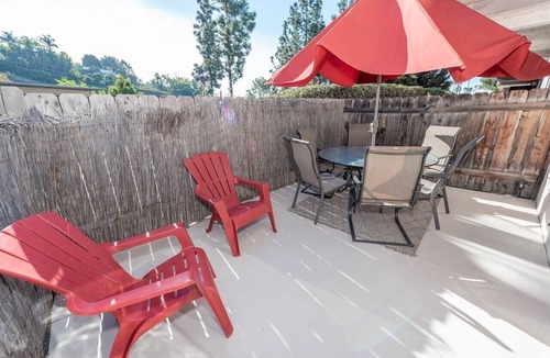Bay Ho House | Entire Townhouse! Pool, Jacuzzi Quiet Neighborhood