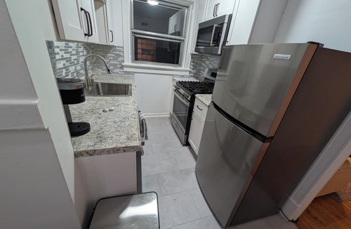 University City Apartment | Entire Upper Floor Dual-Suite Walk to Loop