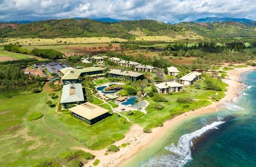 Hanamaulu Hotel | Epic Oceanview Room at Beachfront Resort