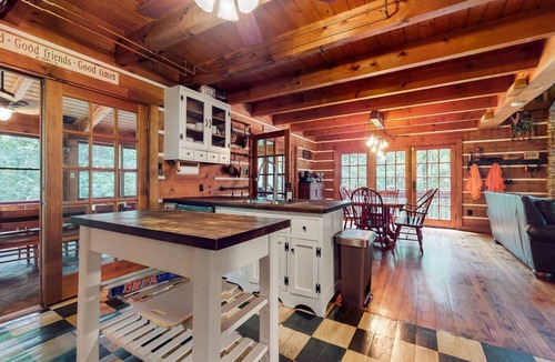 Mount Juliet Cabin | Escape to Oakwood Hideaway: Cozy Cabin w/HotTub on 18 Acres near Nashville!