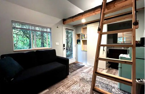 Snohomish Cabin | Escape to the Tiny Hideaway Cabin