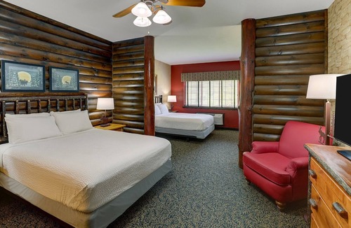 Columbia Hotel | Expanded Queen w/Closet & Kitchen! Stoney Creek Columbia | 4 Units
