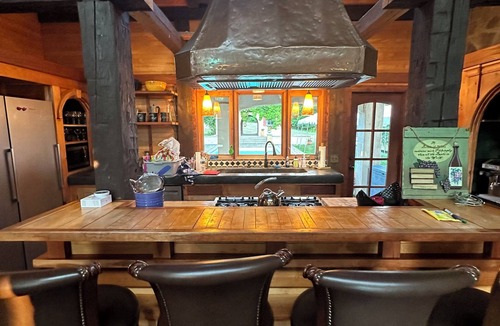 Westford House | Experience Tranquility and Charm at the Perfect Getaway above Gatehouse Winery!