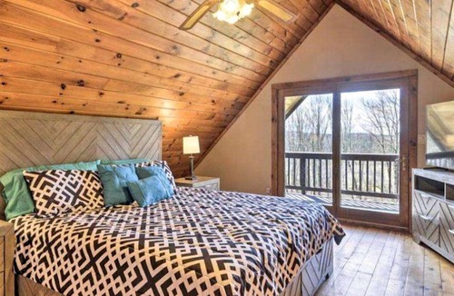 Pleasant Mount House | Family Friendly Cottage Complex for Glamping in Pennsylvania