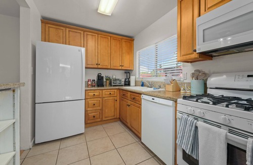 North Clairemont House | Family-Friendly Retreat: Kids Play Area, AC, Outdoor Dining & High Chair