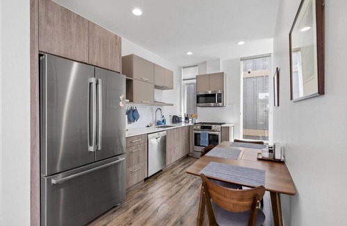 Leschi Villa | Family Townhome Near Stadiums, Beach, Parks, Lake