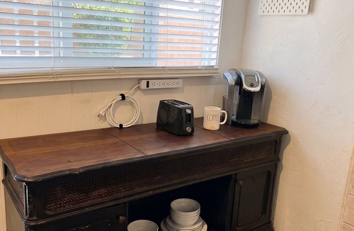 Talmadge Apartment | Fantastic Central Talmadge Studio ,Easy City Access