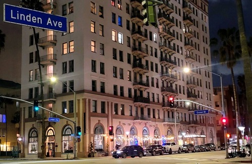 East Village Condo | Fantastic sea view apartment in historic building with free parking