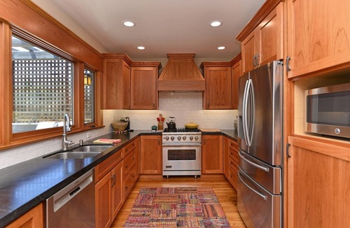 Mission Hills House | FORT 1 Craftsman on the Woods - Quiet, Restful Hideaway Centrally Located