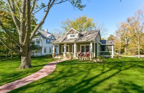 Saugatuck House | Four Gen house on Hill in Saugatuck walk to town