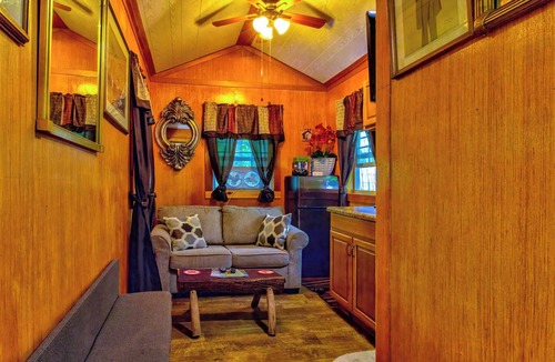 Cherokee Cabin | Fox Magdaline Mini Cabin at Panther Creek