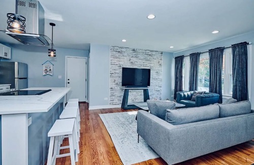 St. Charles House | Fox Valley Farmhouse by the river - walk to town & pool