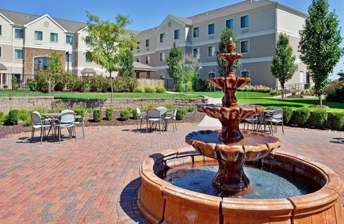 O'Fallon Condo | Free Breakfast. Pool & Gym. Near Progress West Hospital!
