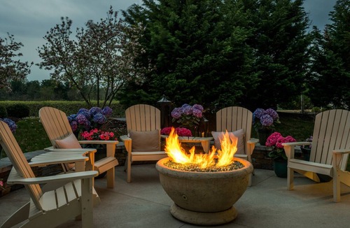 Glen Mills Condo | Free Breakfast. Seasonal Outdoor Pool. Gym. Close to Longwood Gardens!