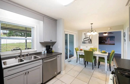 Rossville House | Free Ruby Falls Ticket & More- 5 miles to Chattanooga-Quiet Neighborhood, Dog-friendly w/Fence