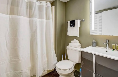 Gayborhood Apartment | Frontdesk | Bright Studio in Midtown