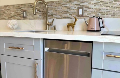 North Clairemont House | *Full Guest | Luxury Modern Home * Pets Welcome!*