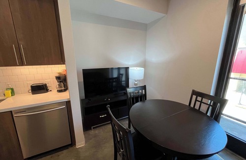 Pacific Terrace Apartment | Fully Furnished 1BR Downtown w/Wi-Fi Parking
