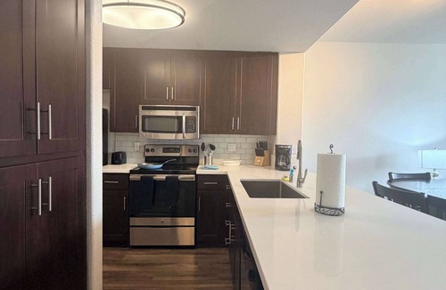 Mission Valley East Apartment | Fully Furnished 1BR in Misson Valley w/Parking