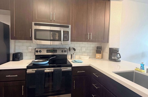 Mission Valley East Apartment | Fully Furnished 1BR in Misson Valley w/Parking