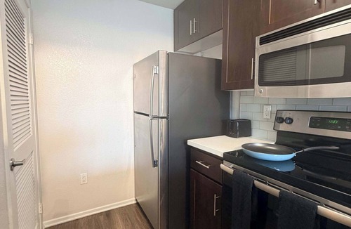Mission Valley East Apartment | Fully Furnished 1BR in Misson Valley w/Parking