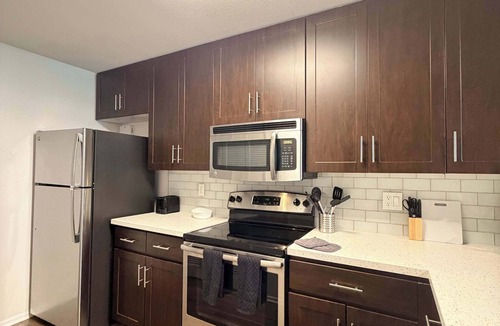 Mission Valley East Apartment | Fully Furnished 1BR in Misson Valley w/Parking