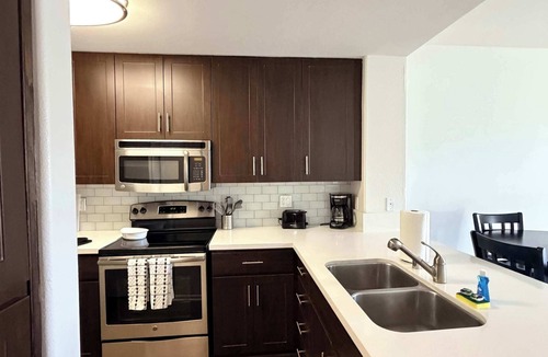 Mission Valley East Apartment | Fully Furnished 1BR in Misson Valley w/Parking