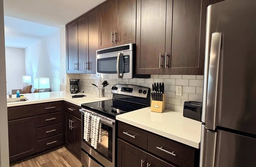 Mission Valley East Apartment | Fully Furnished 1BR in Misson Valley w/Parking