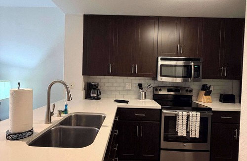 Mission Valley East Apartment | Fully Furnished 1BR in Misson Valley w/Parking