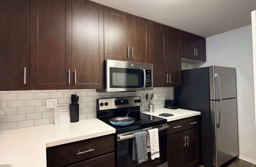 Mission Valley East Apartment | Fully Furnished 1BR in Misson Valley w/Parking