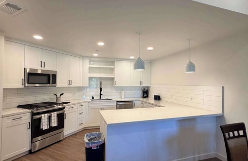 Mission Valley East Apartment | Fully Furnished 1BR in Misson Valley w/Parking