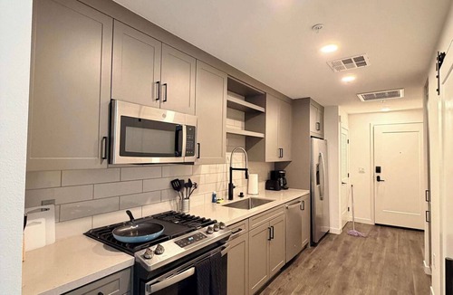 Mission Valley East Apartment | Fully Furnished 1BR in Misson Valley w/Parking