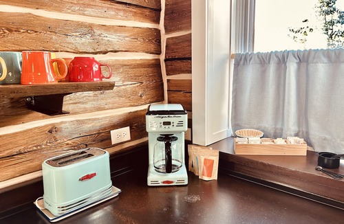 Biwabik House | Fully modernized historic log cabin near Giants Ridge