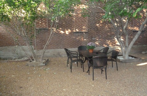 Soulard House | Fun and walkable area, sleeps 9, private parking and patio, newly renovated!
