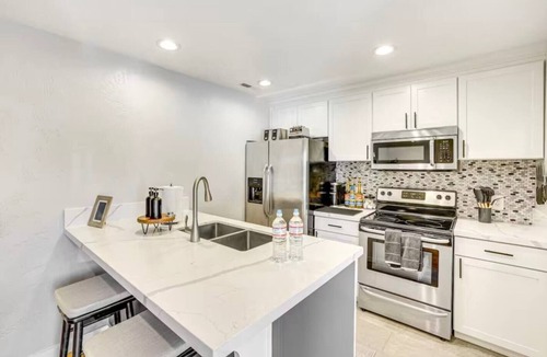 Southeast Boise House | Game Night Condo - Less than 2 min to BSU - Downtown - Seasonal Pool - Slots and Over 100 games.