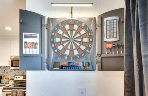Southeast Boise House | Game Night Condo - Less than 2 min to BSU - Downtown - Seasonal Pool - Slots and Over 100 games.