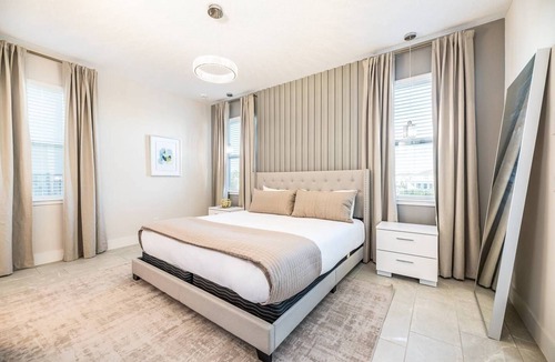 Bay Lake Villa | Games Room/Theatre/Arcade Game/Sleeps 20/Free shuttle to Disney/Private Pool&Spa
