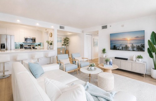 East Village Apartment | Gaslamp District Gem Walk to Dining