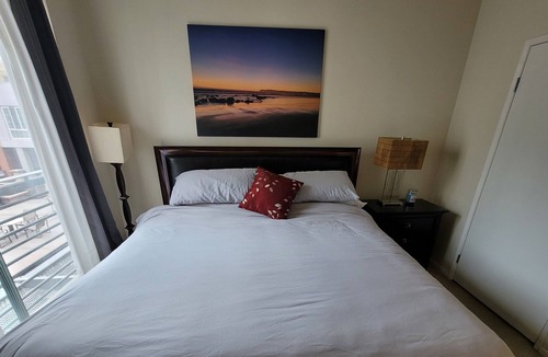 Pacific Terrace House | GASLAMP DOWNTOWN SAN DIEGO CONDO NEAR EVERYTHING. SPA/POOL/BBQ/PARKING