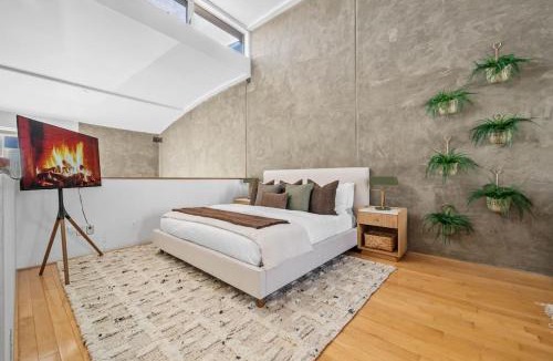East Village House | Gaslamp Row House - Sleeps 8 Private Garage AC