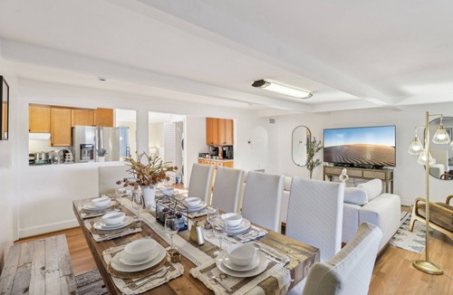 La Presa House | Gated Yard, King Bed, 2 Living Rooms, Ranch Style