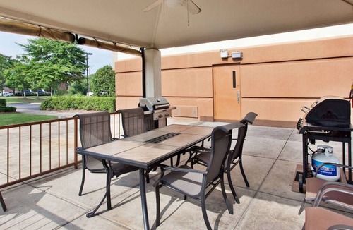 Horsham House | Get Some Refreshing Rest! Free Parking, Pet-friendly Property, Near Lukens Park