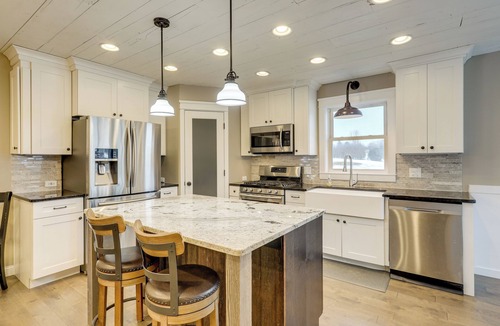 Greenfield House | Getaway w/Private Acreage in the Minneapolis Area