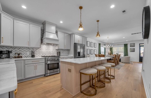 Lexington House | Golf Simulator | Hot Tub | Game Room | Pool Table
