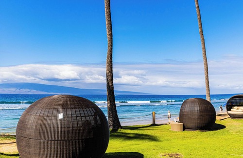 Kaanapali Villa | Gorgeous 2-bedroom Ocean Front Villa Right on the Beach
