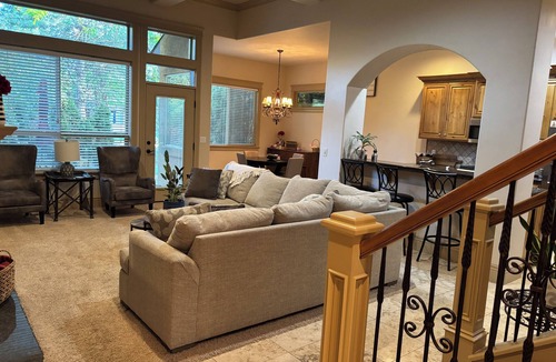 Meridian Villa | Gorgeous 3-bedroom Villa at the Banbury Golf Course subdivision.