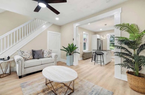 Pittsburgh House | Great for Extended Stays!