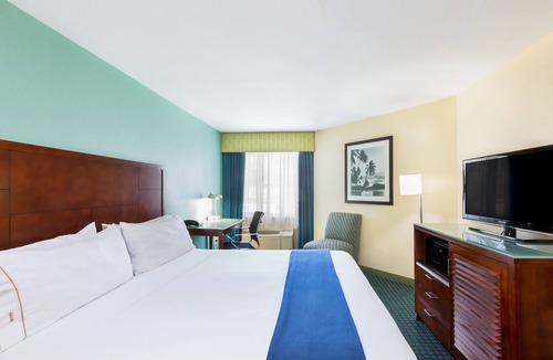 Pacific Beach Hotel | GreenTree Inn San Diego Mission Bay