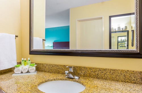 Pacific Beach Hotel | GreenTree Inn San Diego Mission Bay